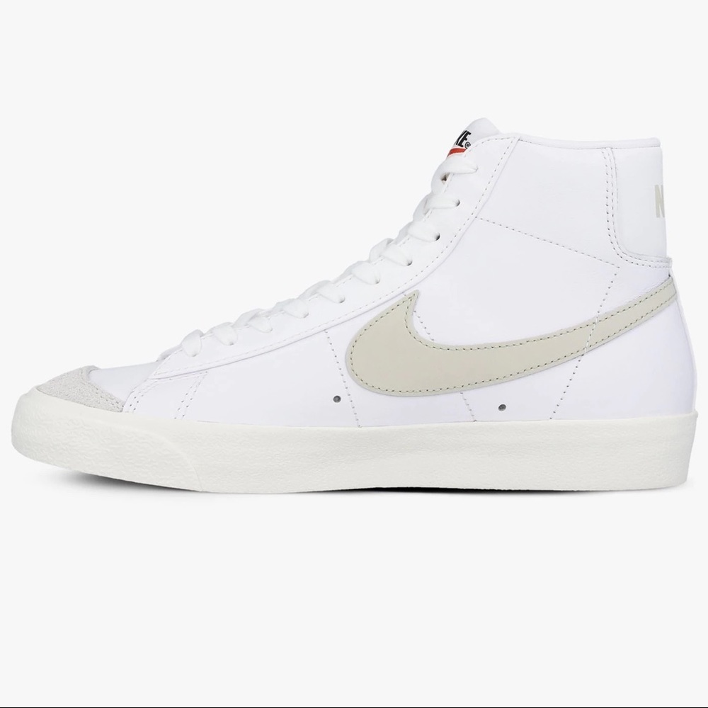 Nike Blazer Mid ‘77 in White/Sail